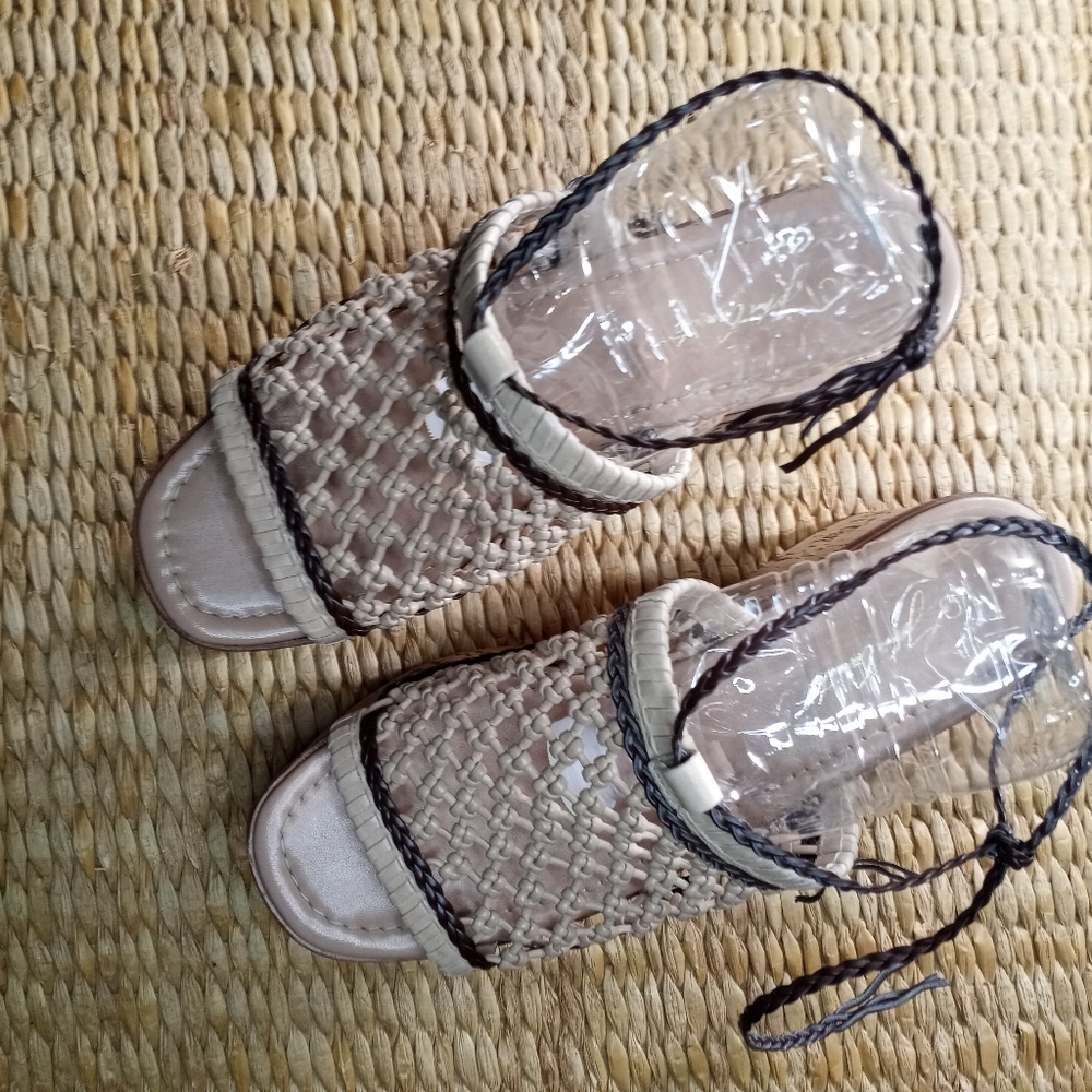 VC John Camuto sandal wedge sz. 39